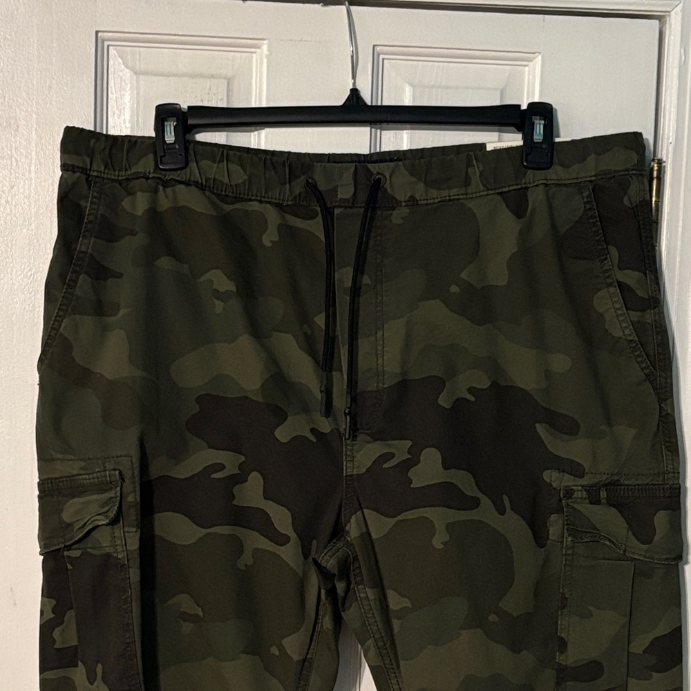 American Eagle Outfitters Green Camo Cargo Pants - Picture 4 of 10